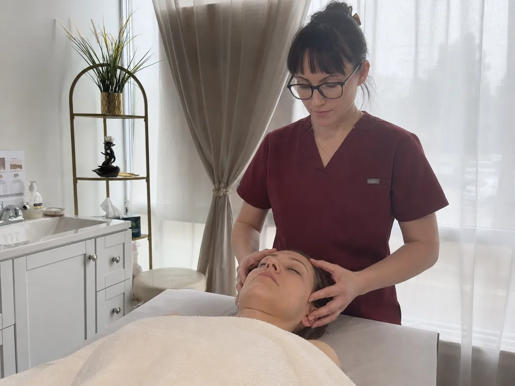 Osteopath working with facial and jaw tension during an aesthetic osteopathy session